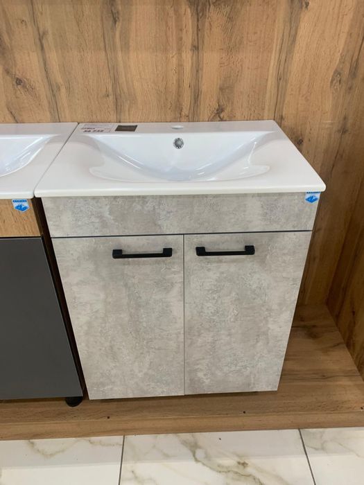 Новая раковина со шкафчиком