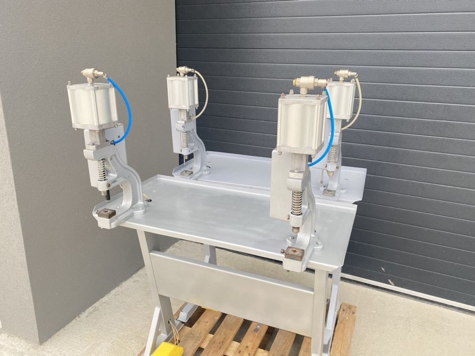 Capsator pneumatic pentru prelate, jeans , panouri publicitar butoni