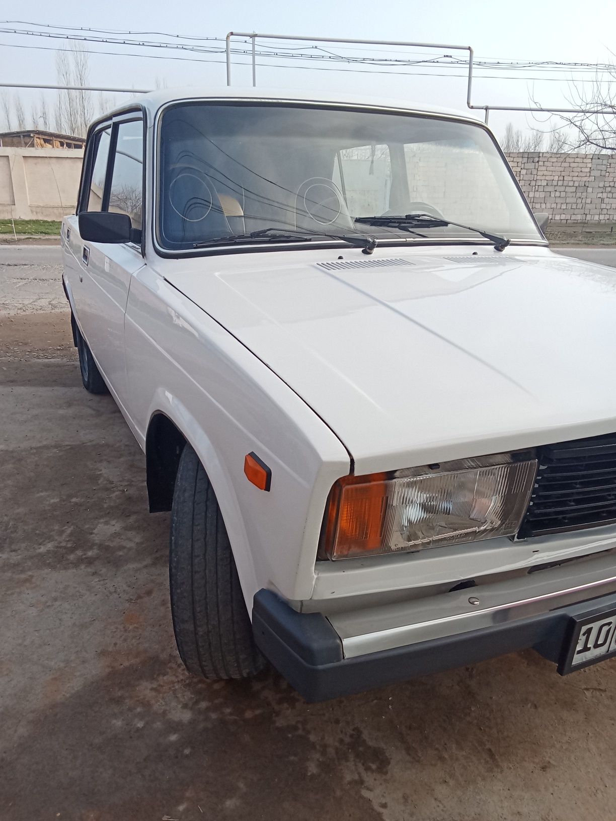 Vaz 2105 sotiladi