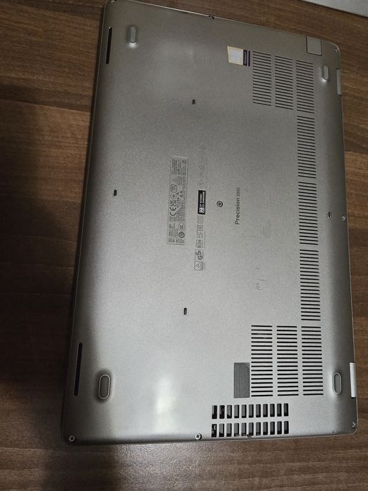 Dell Precision 3551 - I7-10850H 2.7 GHz