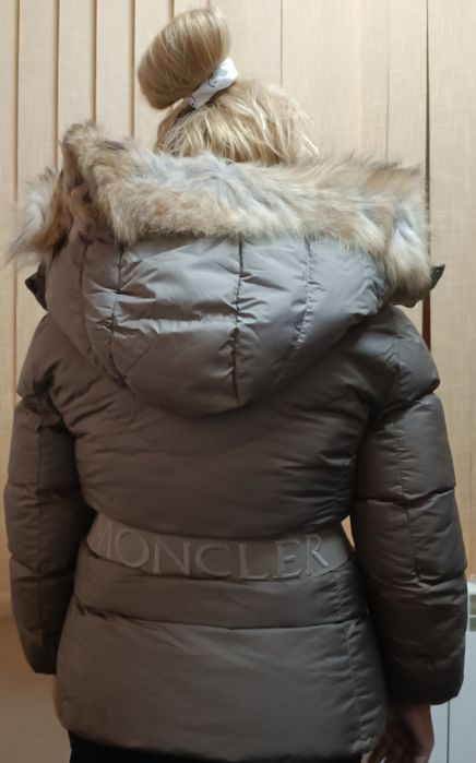 Яке moncler много топло