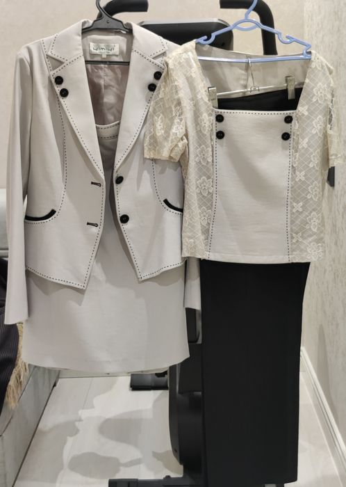 Продам женский костюм