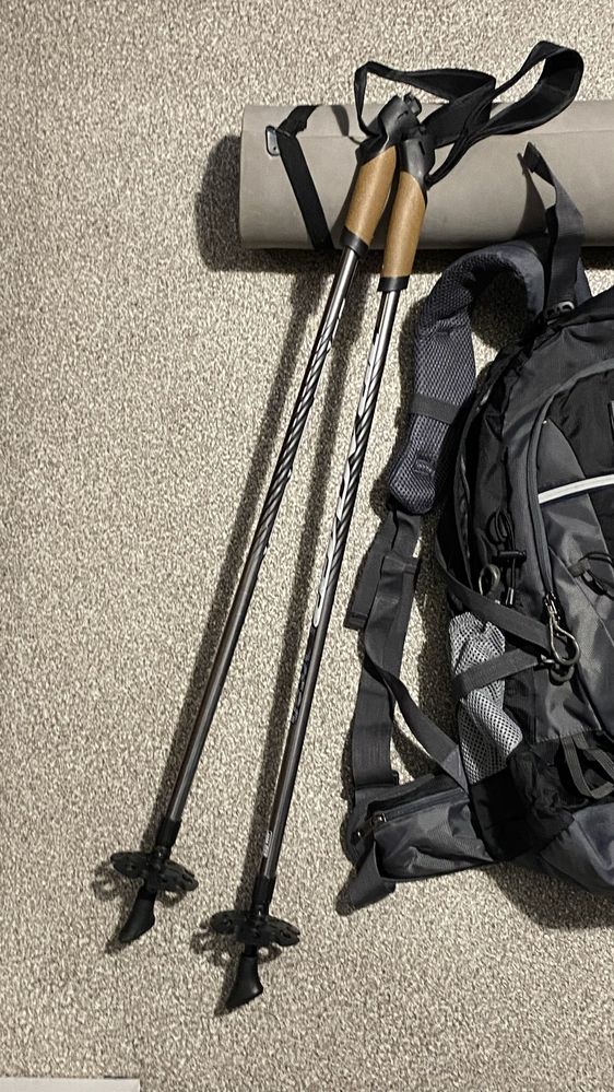 Туристическая горная сумка (рюкзак), каремат, горные палки