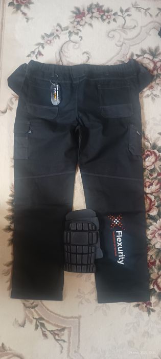 Pantaloni muncă mărimea 64 plus genunchiere