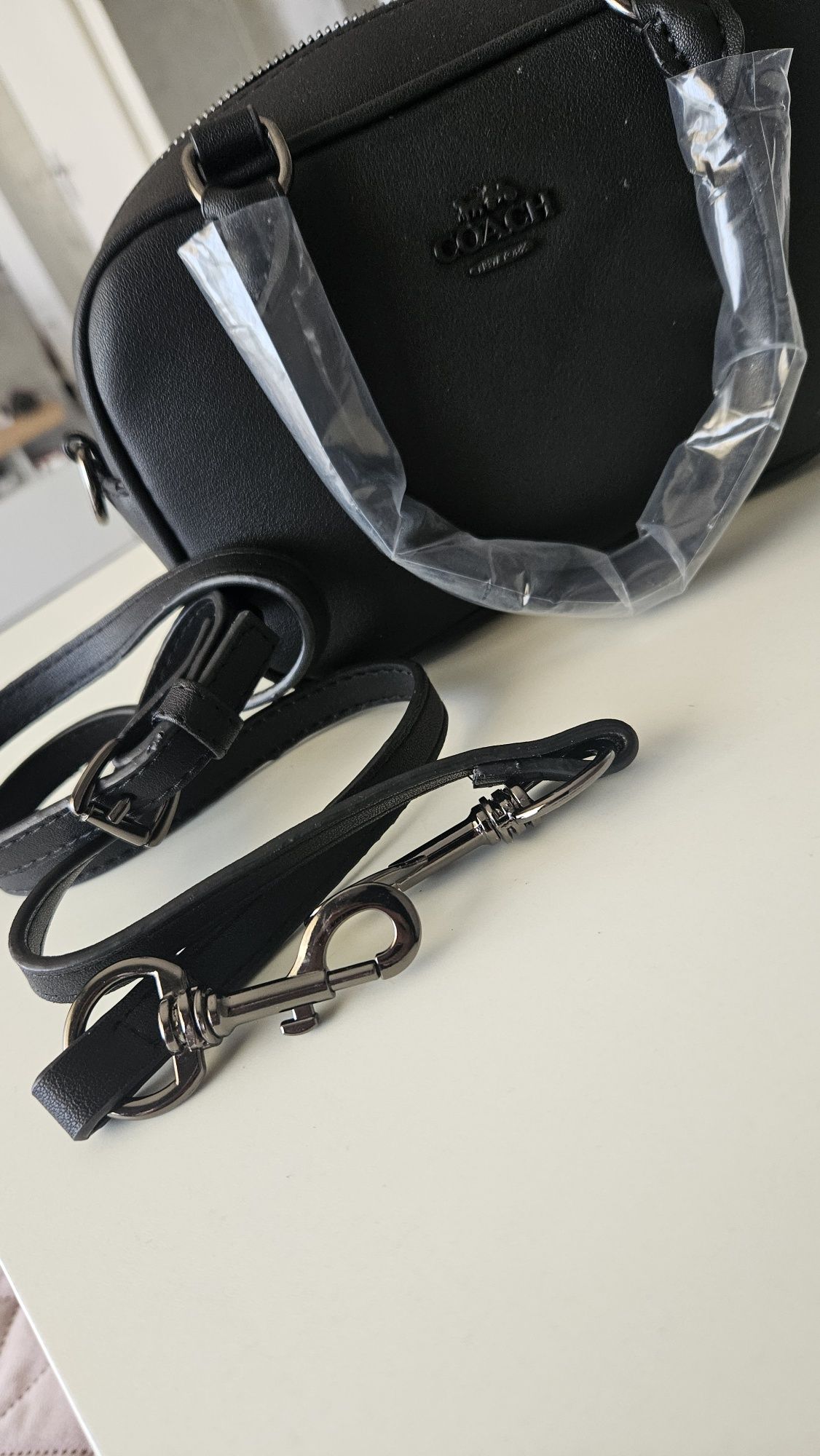 Малка Дамска кожена чанта Coach