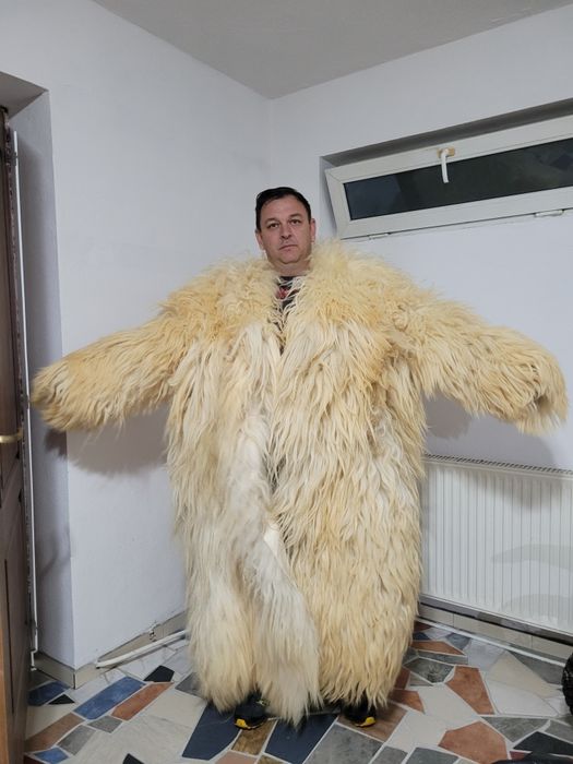 Tradiţi,bundă ,subă ,bitusă,suman .