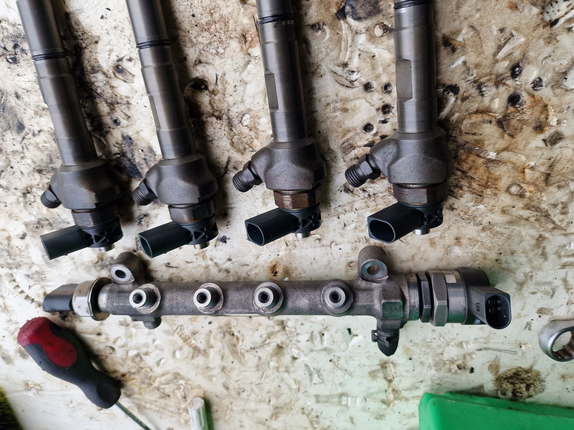Injector injectoare rampa injectie 2.0 CKF 150CP audi a3 octavia3 leon
