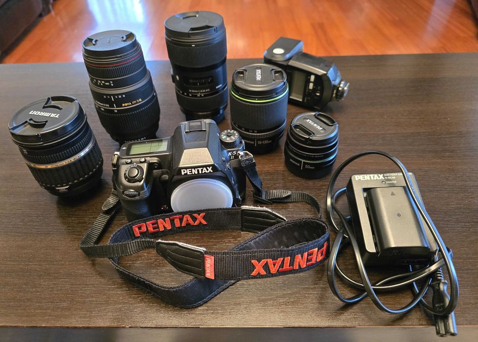 Aparat foto DSRL APSC Pentax K5ii (rezistent apa/praf) si obiective