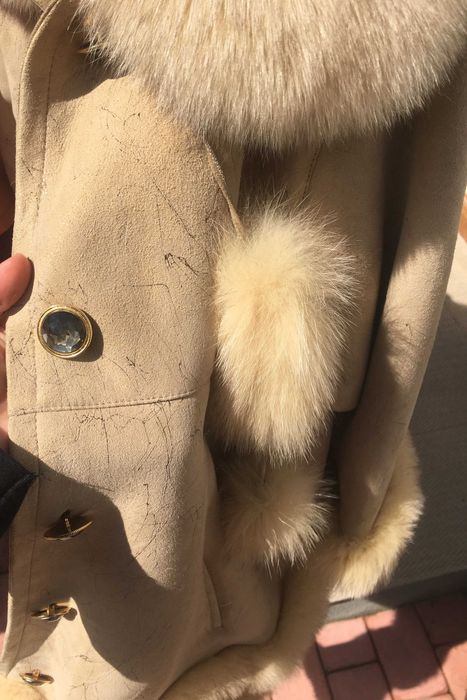 Cojoc natural din piele de oaie si guler de vulpe