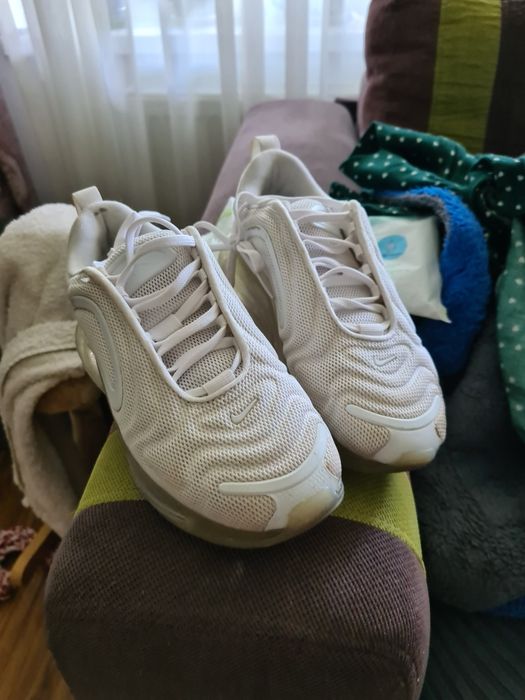 Vând adidasi Nike