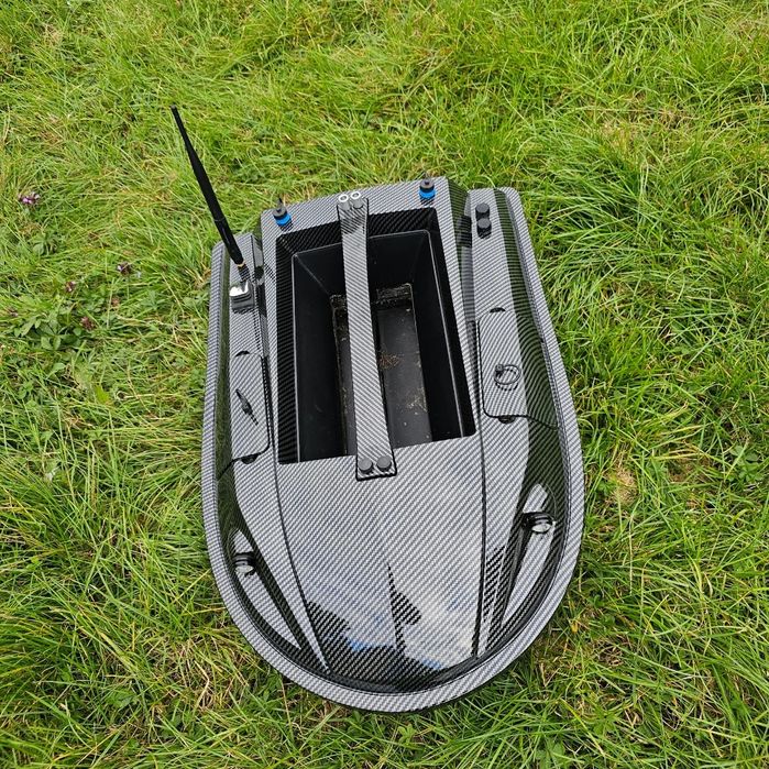 Лодка за захранка CARP JB с Gps и Sonar