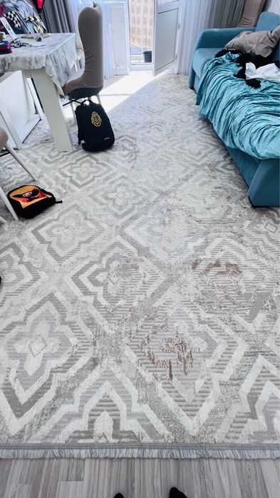 Продам ковер размером 5*4 , шелковый легки