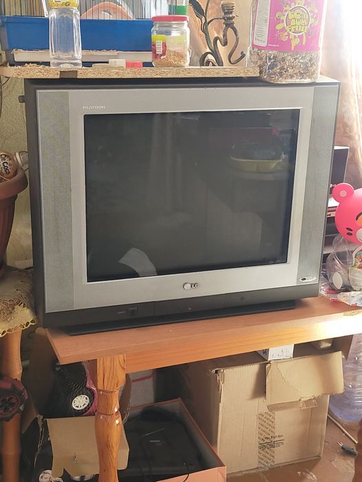 Телевизор LG с пультом