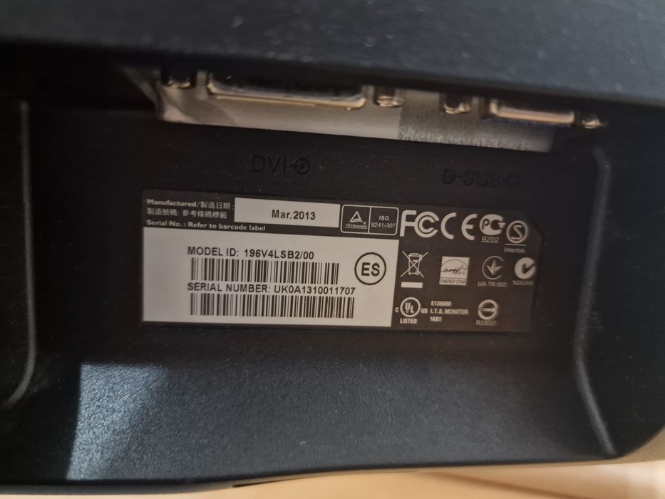 Два монитора Philips 19'
