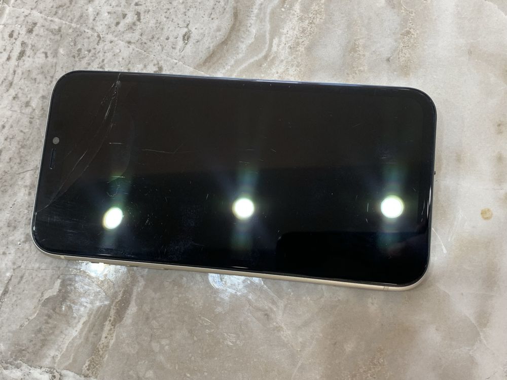 Iphone 11 piese.