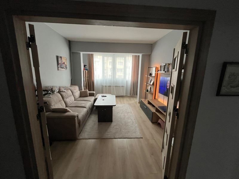 Продава се Тристаен апартамент в София, Свобода - 90 кв.м за 1967 €/кв.м - Снимка #2