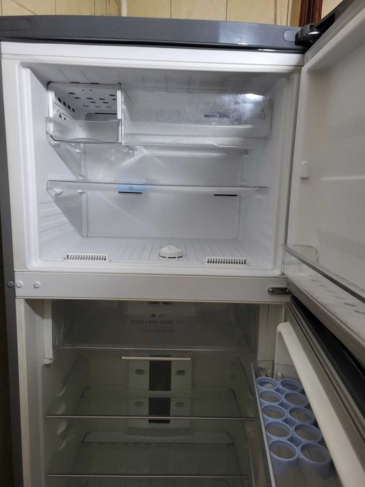 Vand frigider HOTPOINT capacitate 456l