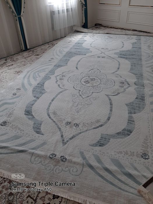 Таза, жуылған. Ұқыпты ұсталған кілем