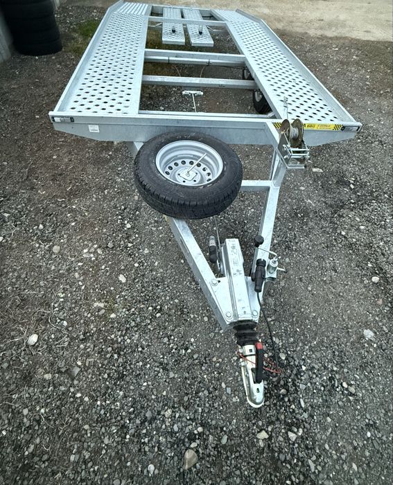 Inchiriez platforma auto