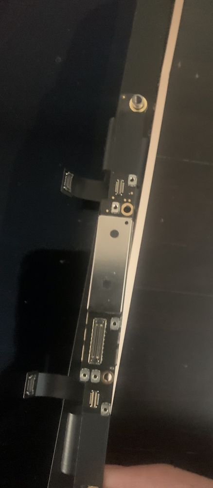 Повреден дисплей от macbook air 2019 a1932