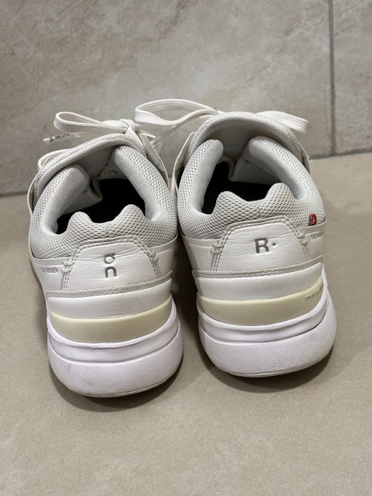 Adidasi on cloud roger 43