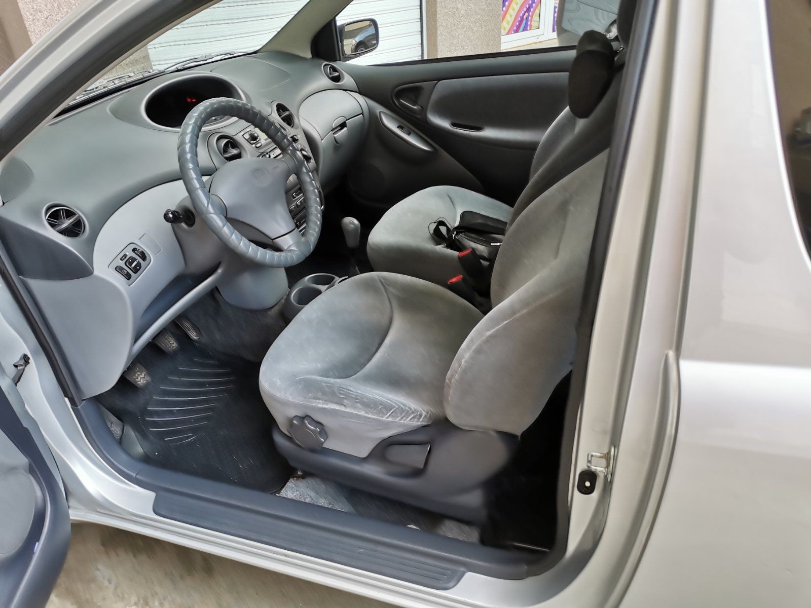 Toyota Yaris 1.0i 16V (68 кс)