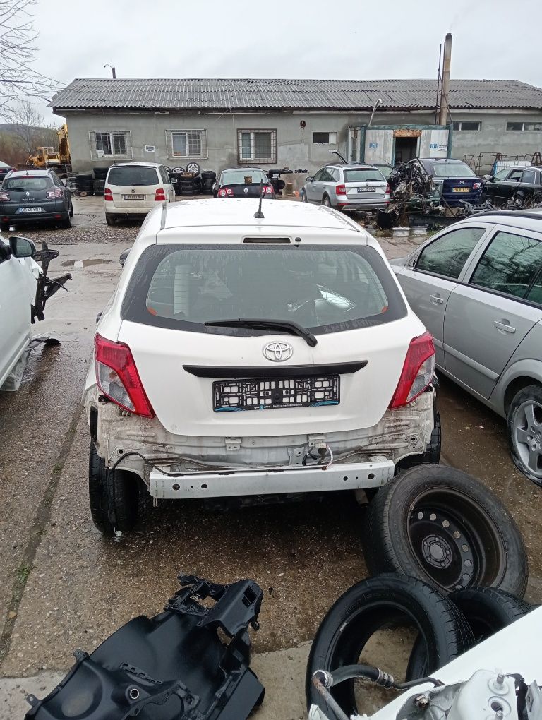 Dezmembrez Toyota Yaris 2012