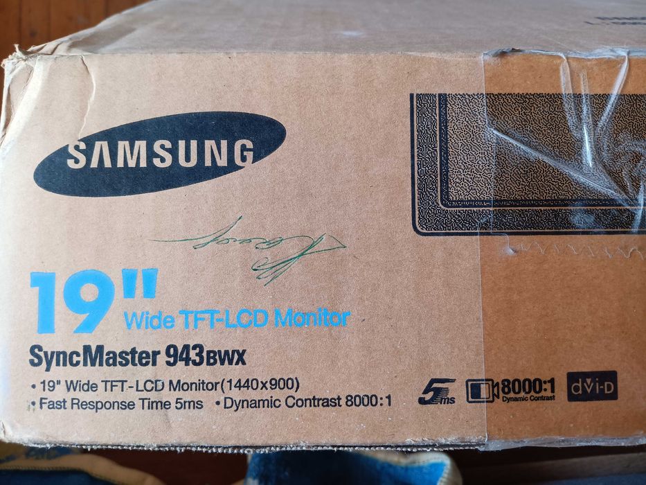 Samsung syncmaster 943bwx 19"Wide TFT_LCD