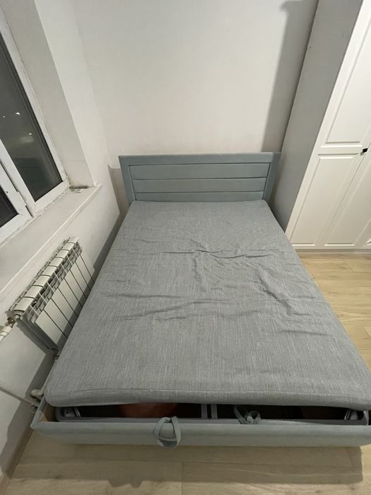 Спальный кроват