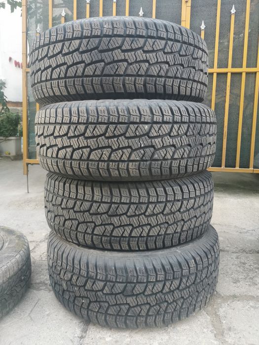 Продавам гуми  235 60 16