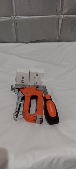 Capsator  metalic pentru tapițerie