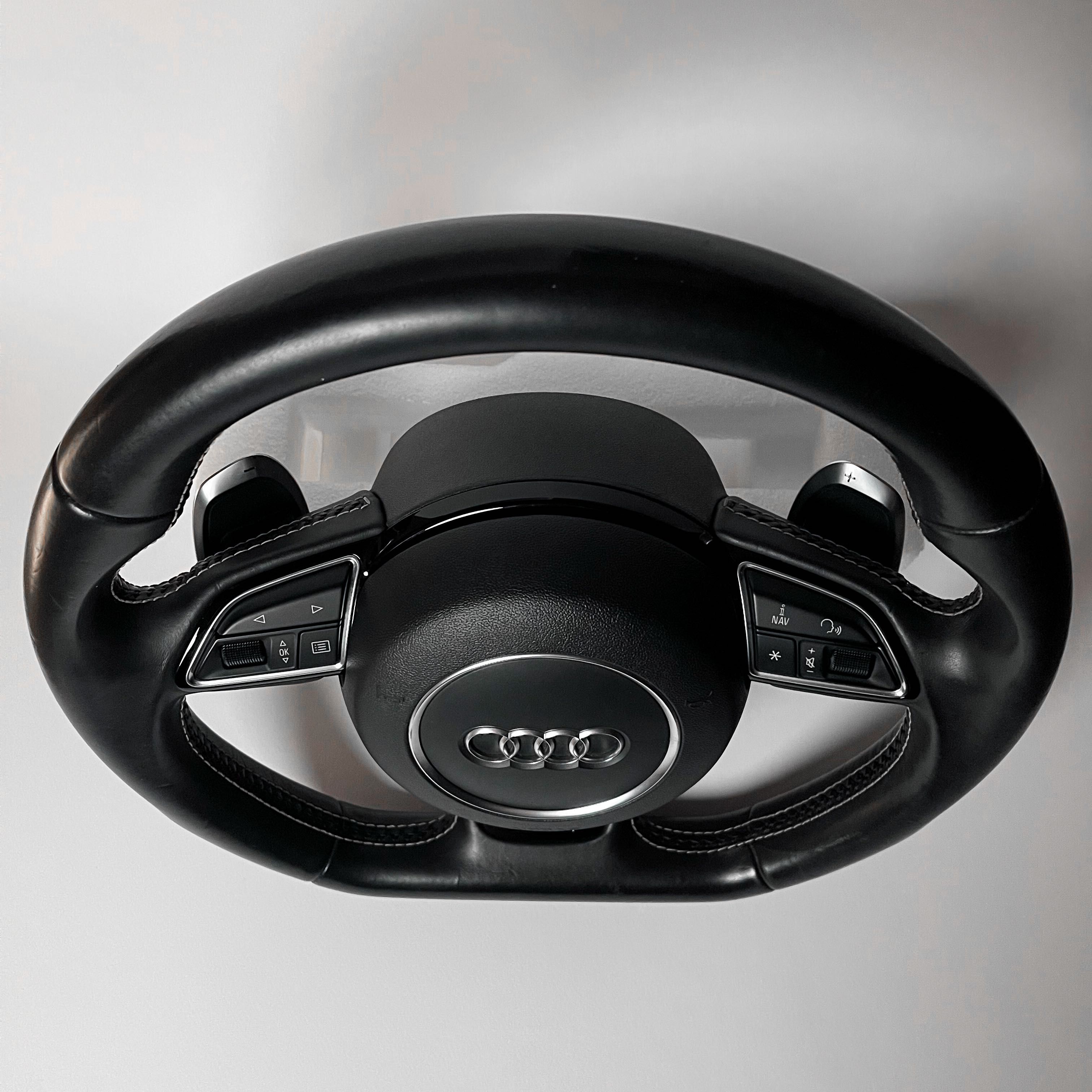 Audi S3 8v Flat bottom steering wheel / Ауди С3 8в скосен волан.