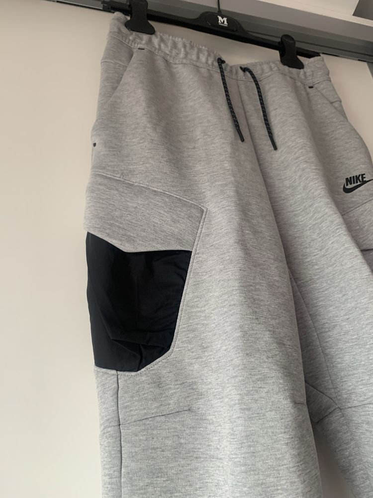Сиво долнище Nike - S