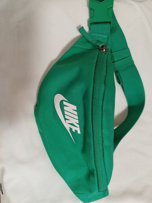 Оригинална чантичка на Найк