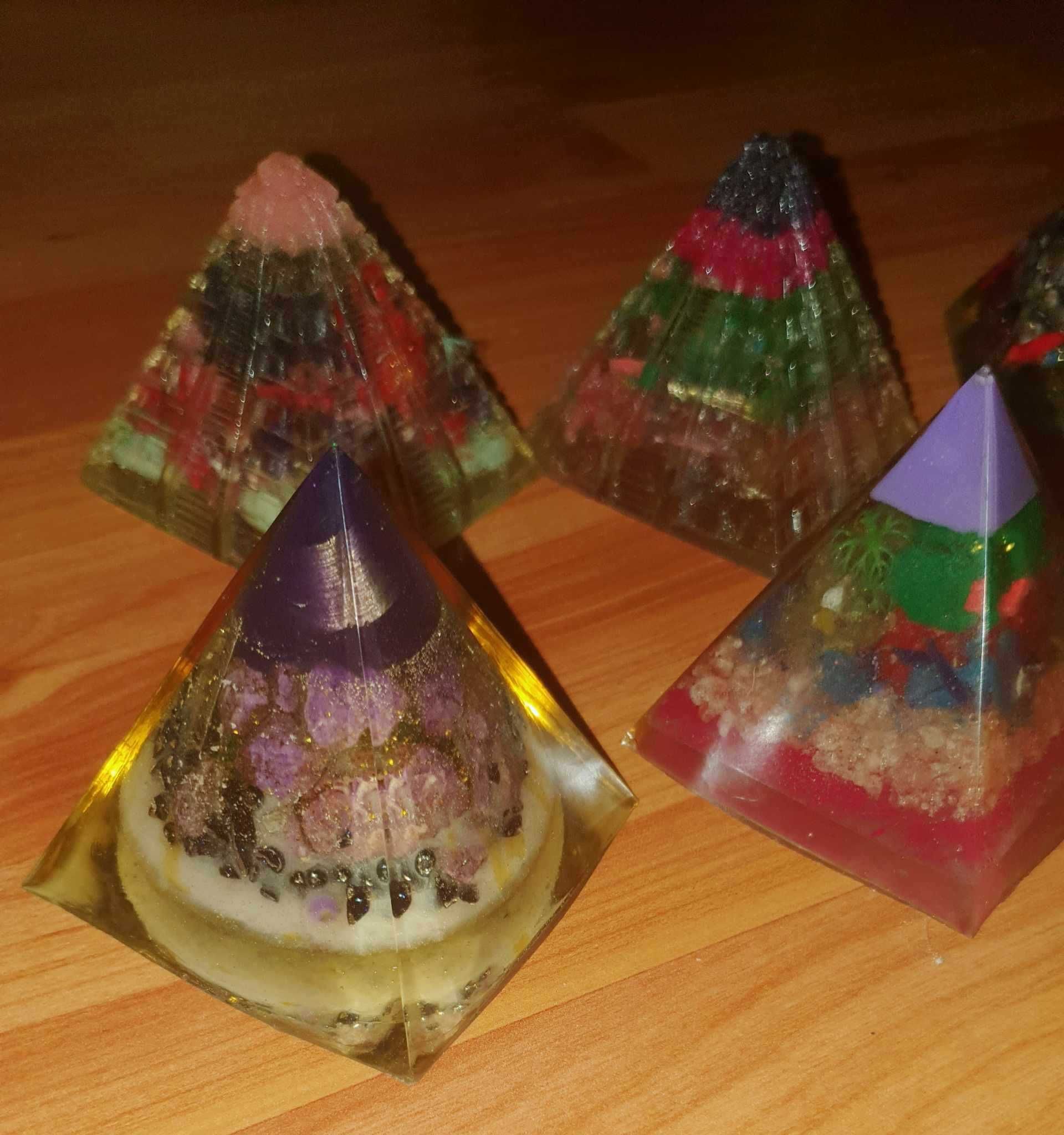 Piramide orgoni 8x7 cm handmade