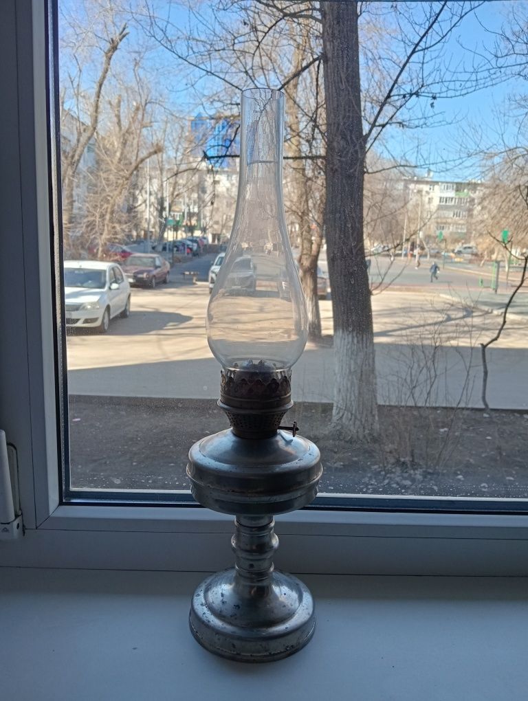 Продам керосиновую лампу