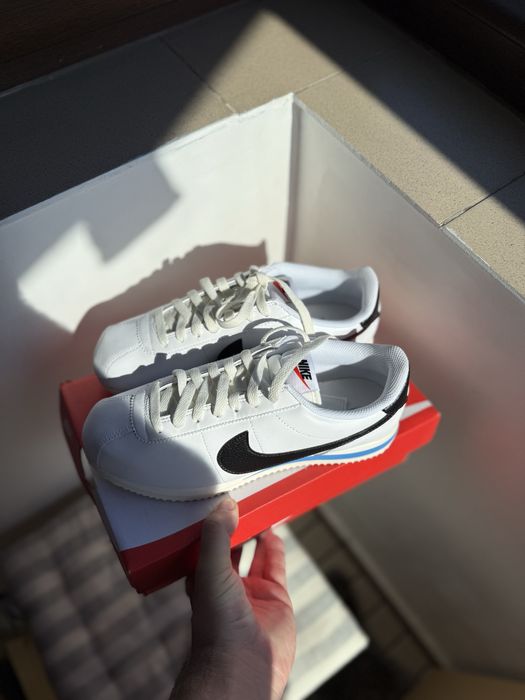 Nike Cortez unisex adidasi alb cu negru marimea 40 noi originali