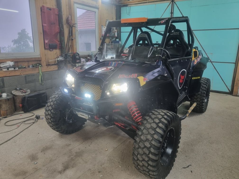 Vând polari rzr 900 cc an 2011