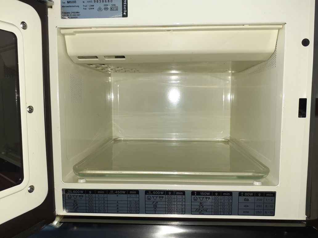 Cuptor microunde  Miele m688