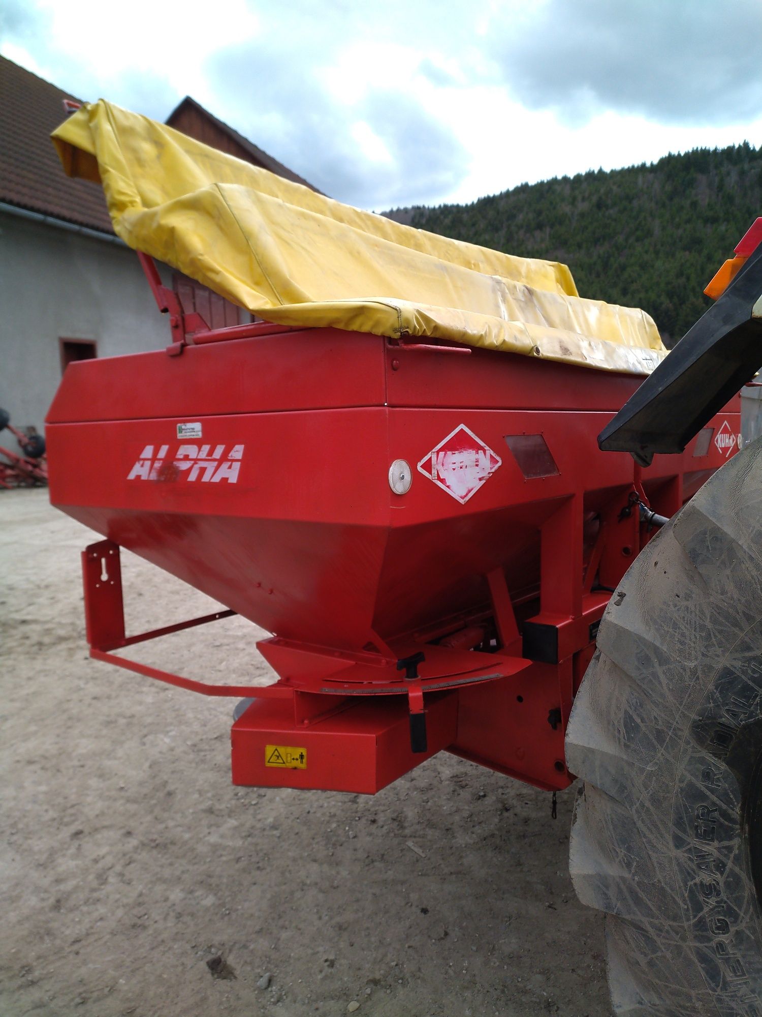 Kuhn Alpha MDS 1121. Mig de azot. Imprastiat ingrasamante.