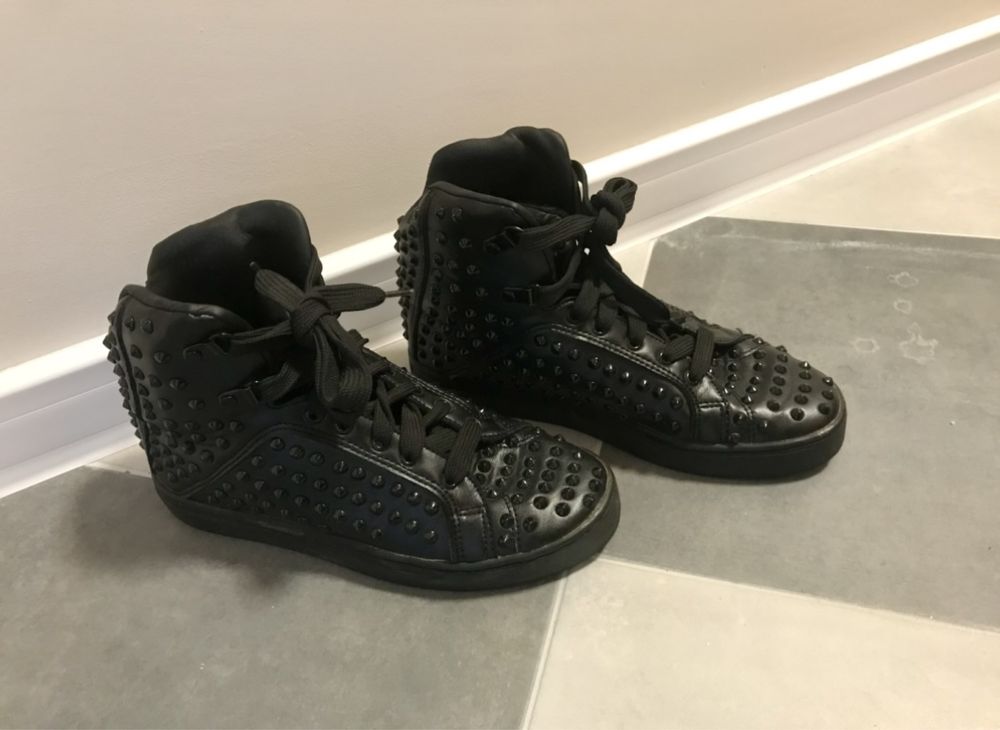 Кецове 38 номер, Shoe Aquarium