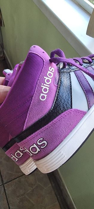 Маратонки ADIDAS  номер 39 1/3.като нови