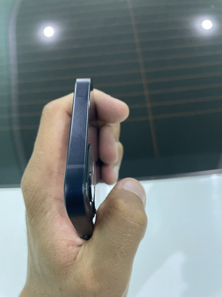 iphone 12   hotira 64 battereka 85%