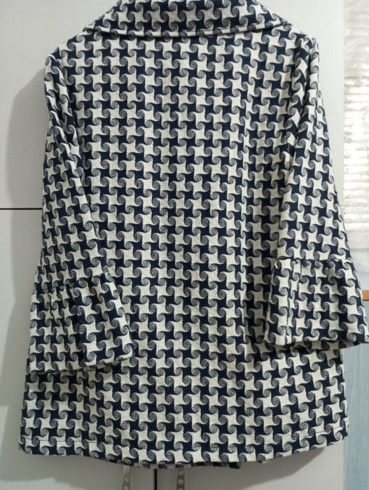 Jachetă cu mânecă trei sferturi, mărimea L. Transport 5 lei