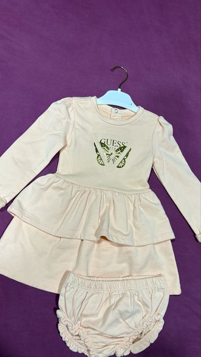 Детска рокля Guess в прасковено 18 м