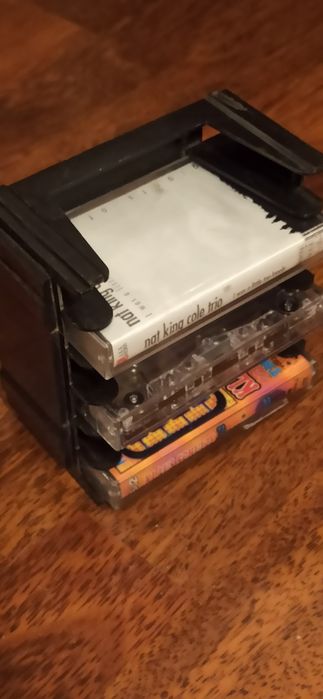 3  casete audio + suport portabil