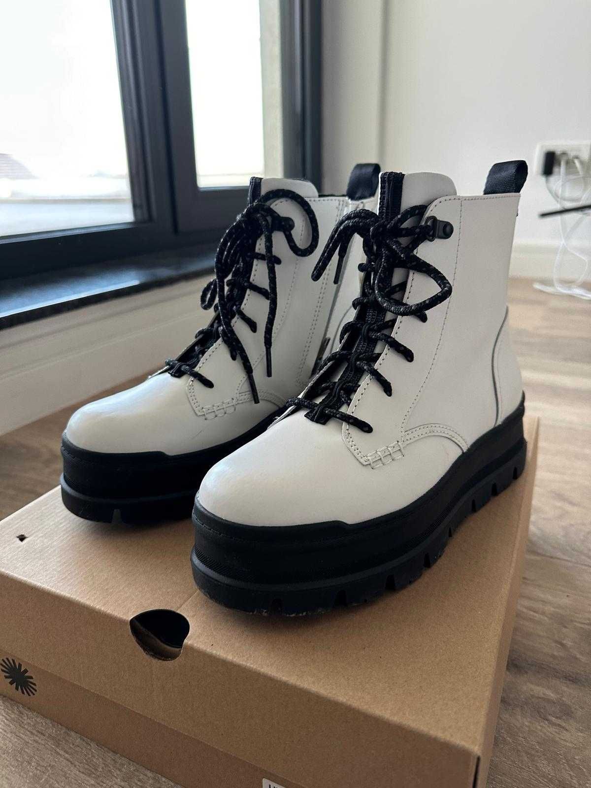 UGG Sidnee white
