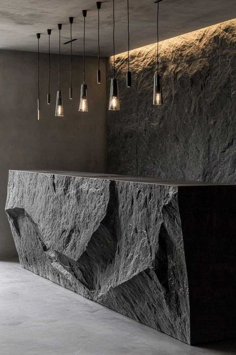 Скалы в интерьере. имитация скал. камень. художник