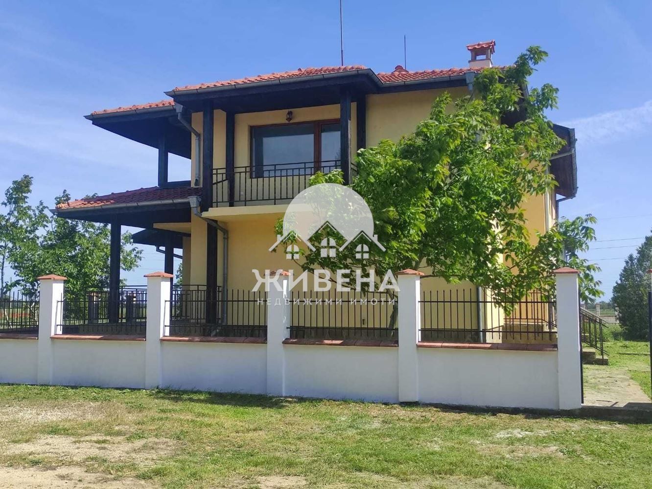 Продавам чудесна къща в с.Царичино, площ 270 кв.м