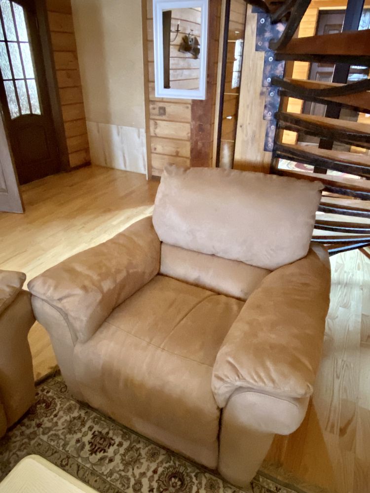 Продам итальянский диван и два кресла